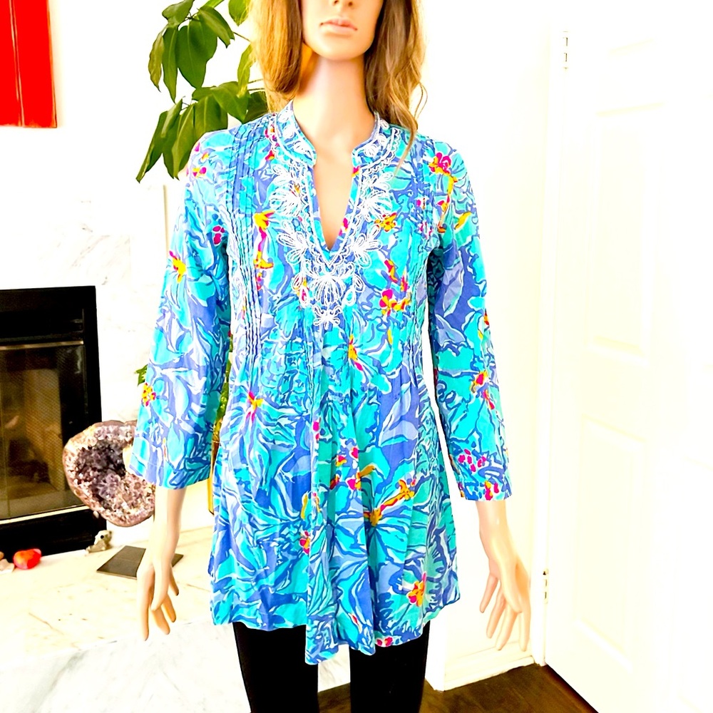 Lilly Pulitzer Blue Floral V-Neck Tunic